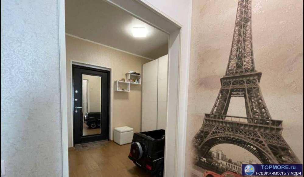 Лот № 160957. Евро двушка с дизайнерским ремонтом , мебель и техника . Высокий 1 этаж ,консьерж , большая придомовая... - 2