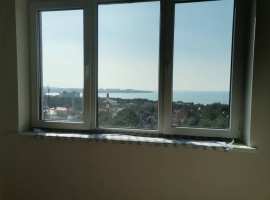 Квартира 50 м2 без ремонта. Квартира с Видом на море со всех окон....