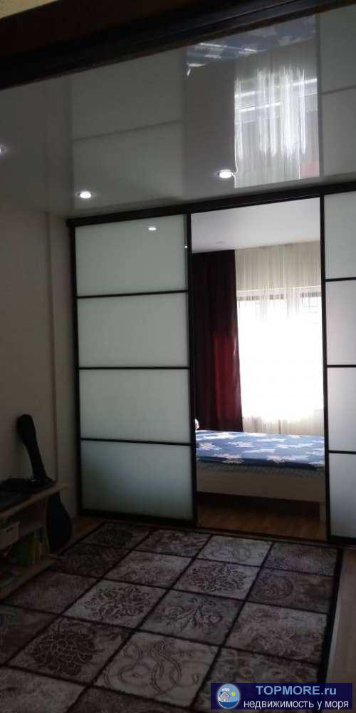 Лот № 20909. Дом полностью монолитный, строился для военнослужащих и администрации города.  Огороженная территория,... - 1