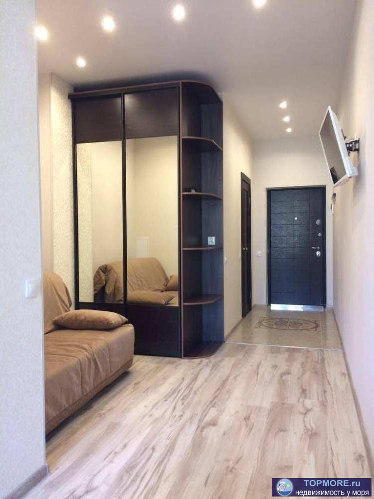 Продается студия в тихом районе 400м. от моря с видом на горы . Автономное отопление , мебель и техника остается .... - 1