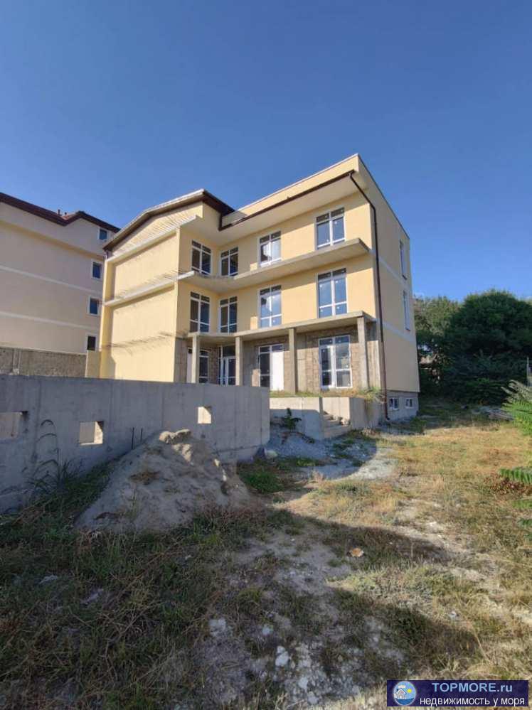 Лот № 20954. Продается дом 490 м. кв. в Голубой бухте с отличным видом на море, горы и Геленджикскую бухту. Без...