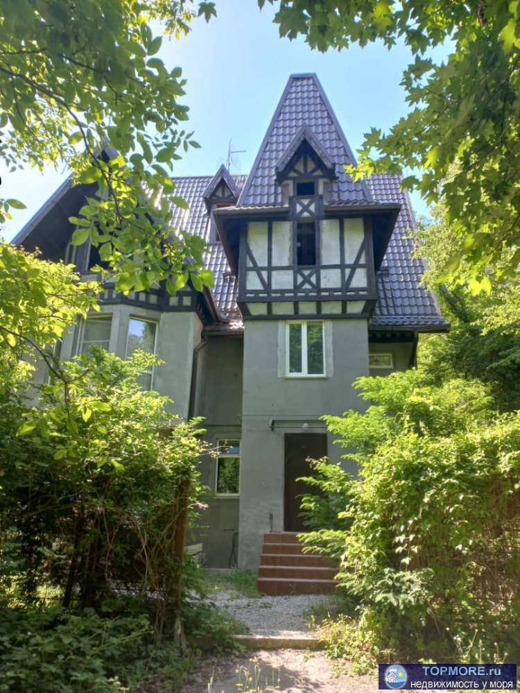 Лот № 20749. Продается участок в живописном месте с новым домом, построенным по авторскому проекту. В доме 3 готовых...