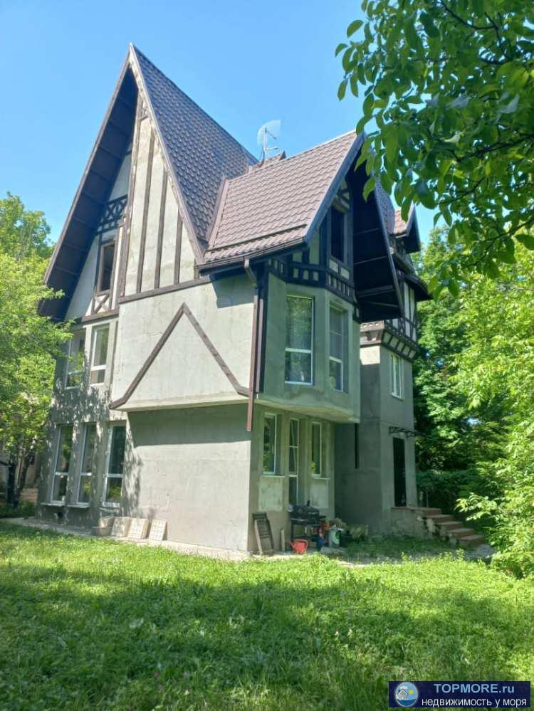 Лот № 20749. Продается участок в живописном месте с новым домом, построенным по авторскому проекту. В доме 3 готовых... - 1