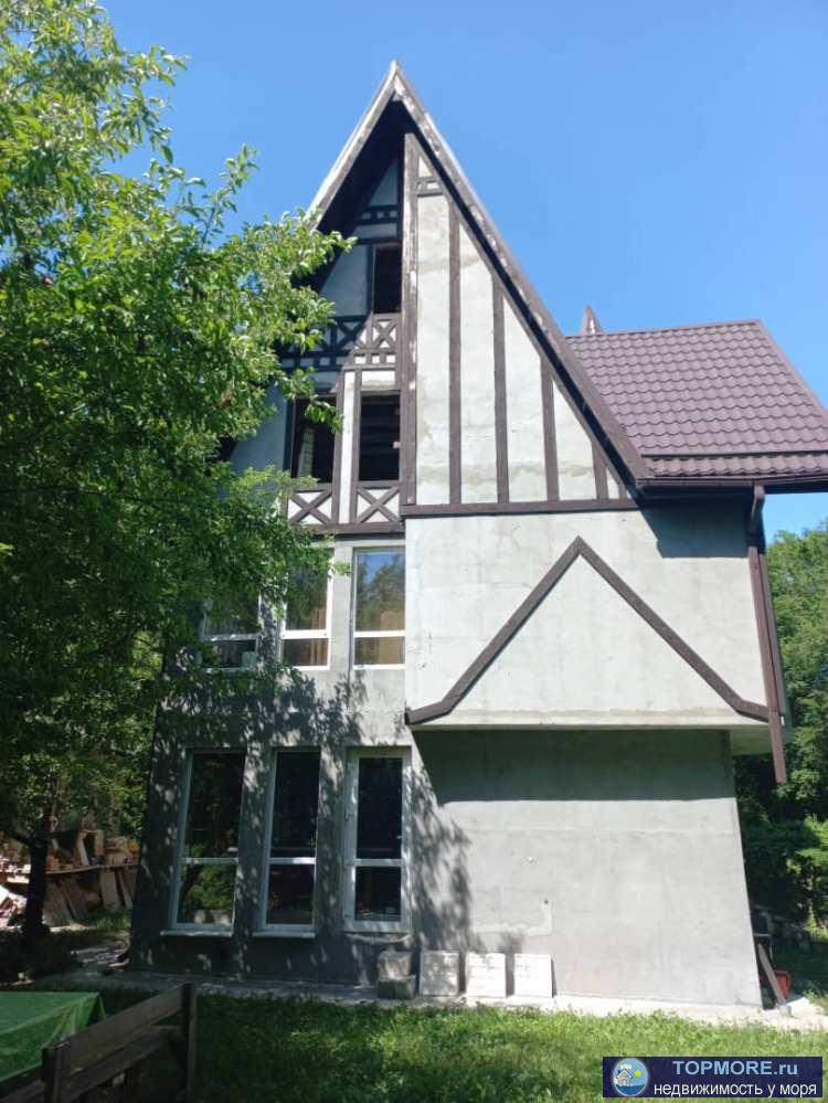 Лот № 20749. Продается участок в живописном месте с новым домом, построенным по авторскому проекту. В доме 3 готовых... - 2