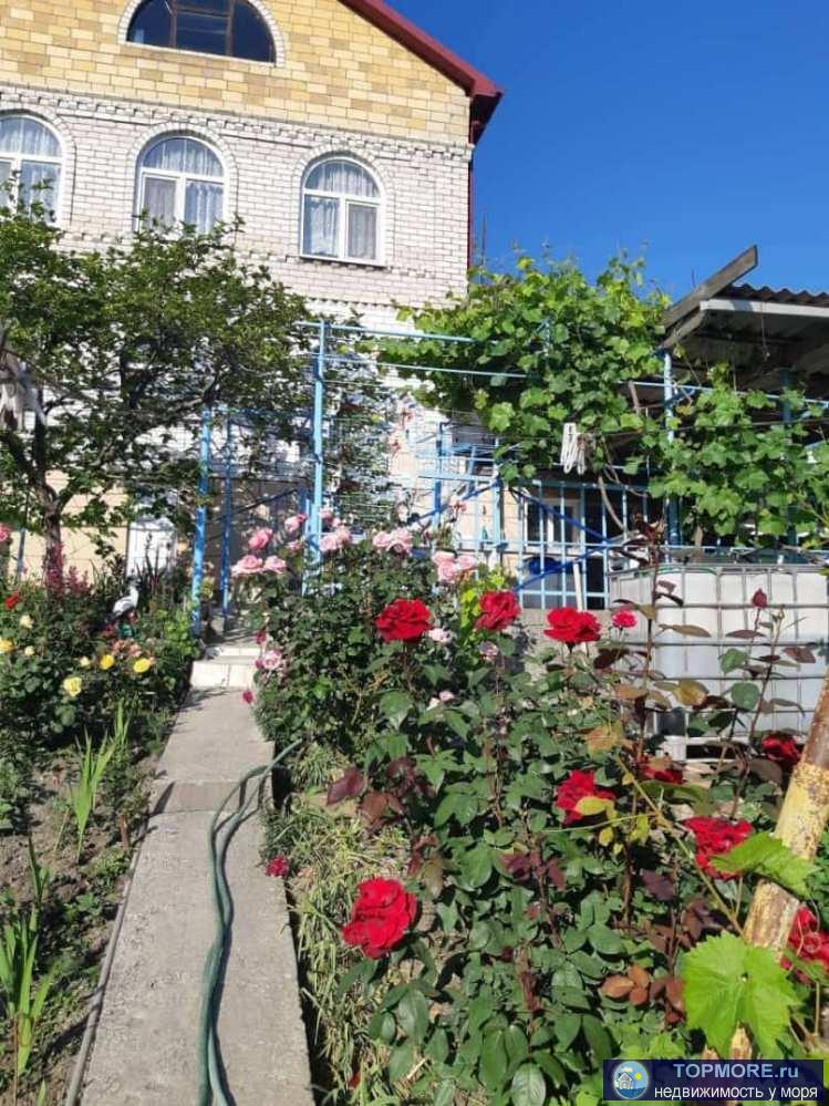 Лот № 20623. Продаю дом в Геленджике. Газ, вода (скважина), свет. Окна все новые. Есть подвал и мансарда, летняя... - 1