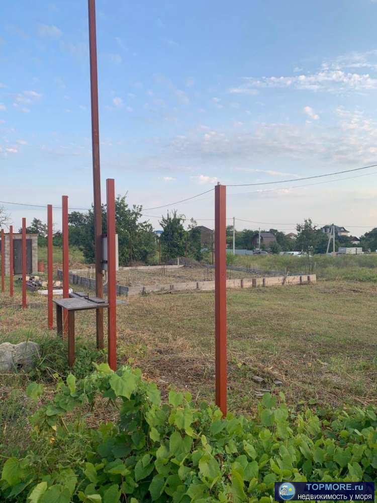 Продается участок 4сот.Залит фундамент10 на 10.Проведено электричество есть скважина.Забетонировны столбы - 2