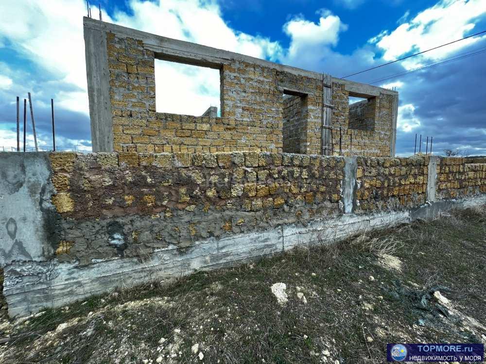 Продаётся участок 11 соток Ижс с недостроенным  домом 100 кв м в посёлке Любимовка.  На участок заведён свет . Рядом...