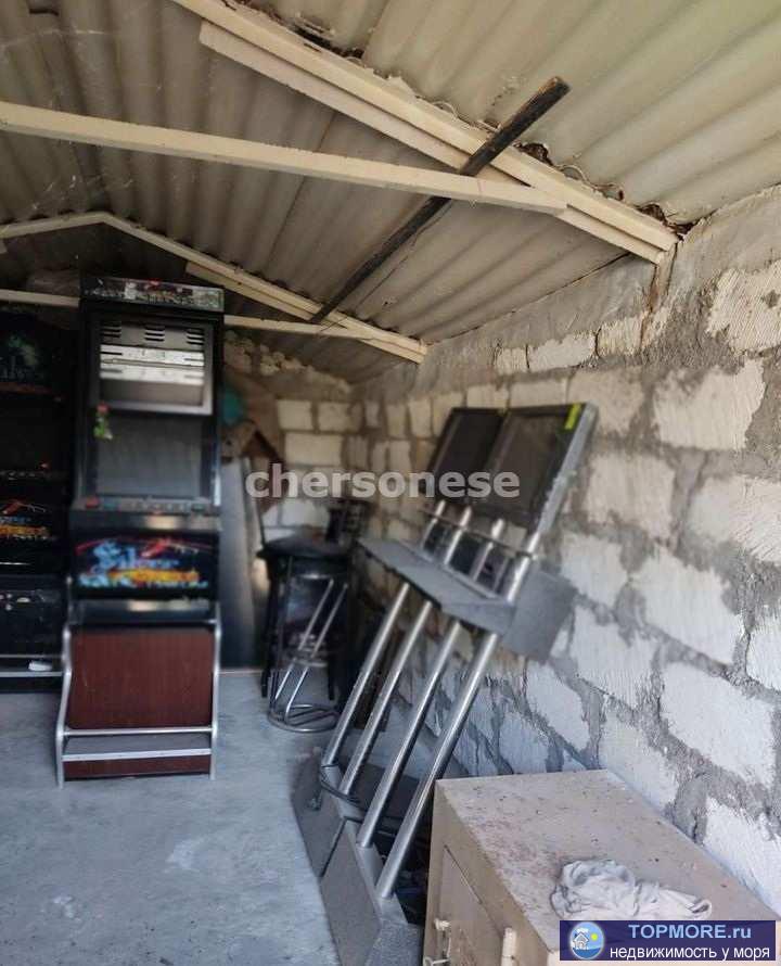 Железный гараж в закрытом дворе. Двор на закрывающихся железных воротах. Брелок без проблем делается. Внутри обложен... - 1