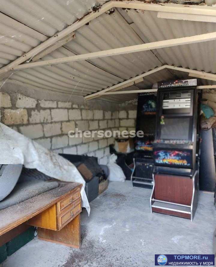 Железный гараж в закрытом дворе. Двор на закрывающихся железных воротах. Брелок без проблем делается. Внутри обложен... - 2