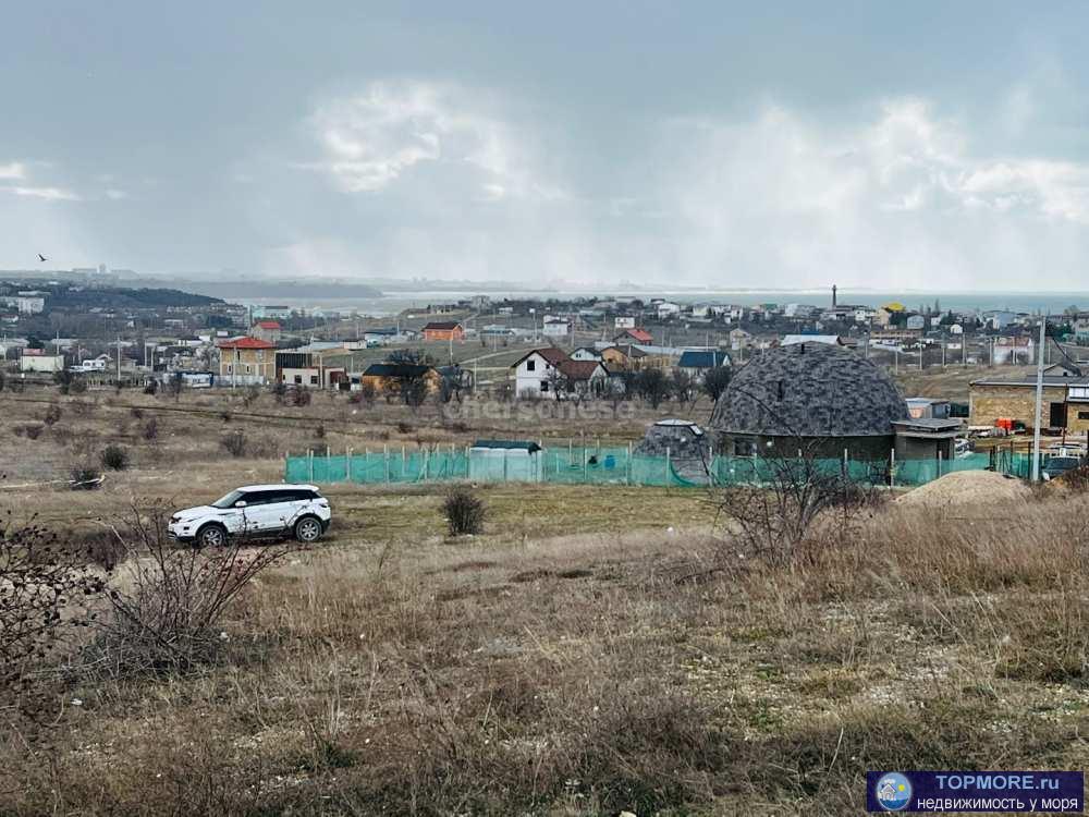 Продаётся видовой земельный участок 10,4 соток в посёлке Любимовка. С участка открывается красивый вид на город и...