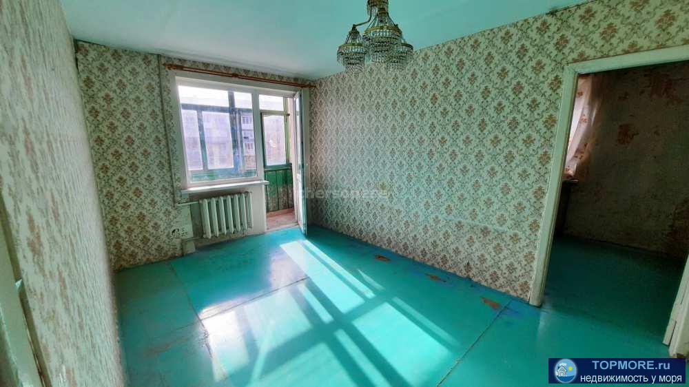 Предлагается к продаже отличная двухкомнатная квартира в морском районе города!  Дом построен из инкерманского камня...