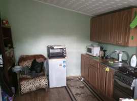 Уютный дом с закрытой территорией участка в Орловке на улице...