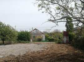 На срочной продаже земельный участок в активно развивающемся СНТ...