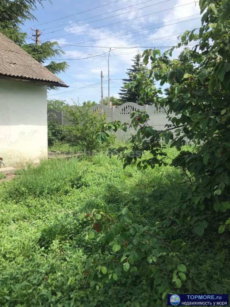 Продается земельный участок на центральной улице , первая линия , ровный ,к концу чуточку зауженный. На участке есть...