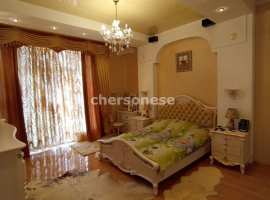 Предлагается аренда просторной квартиры с прекрасный видом на море...