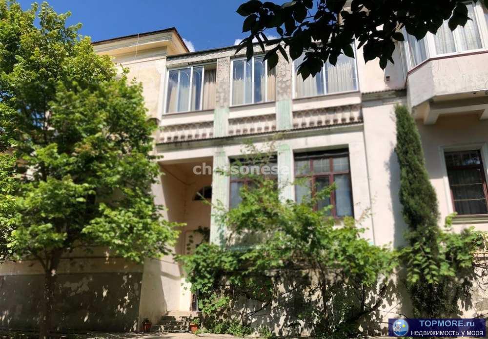 Мечтаете жить в историческом районе Севастополя? Тогда эта квартира для Вас!  Квартира находится на втором этаже... - 2