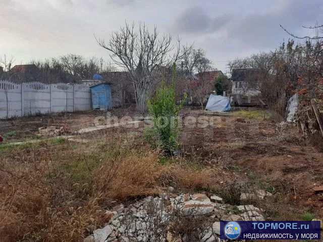 Продается дача на участке в 3.8 сотки. туалет на улице. Дом из инкерманского кирпича, две комнаты прихожая с кухней...