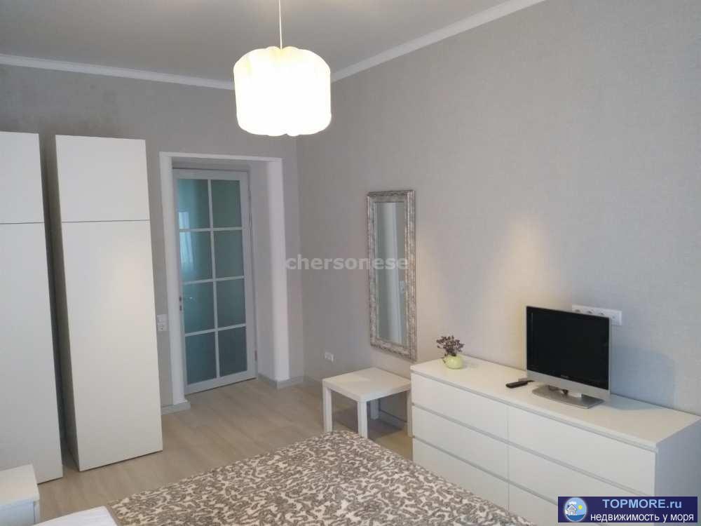 Вашему вниманию предлагается трёхкомнатная квартира в центре города Севастополь.  Особого  внимания заслуживают то,... - 2