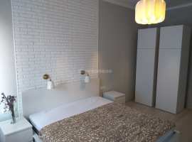 Вашему вниманию предлагается трёхкомнатная квартира в центре города...