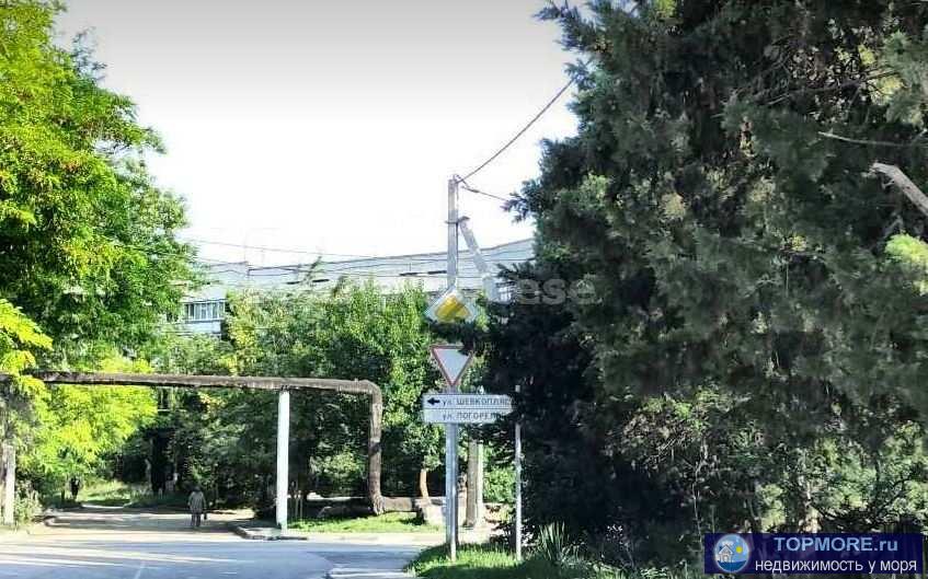 Продается обжитой, просторный, отдельно стоящий дом в центре Инкермана.   Дом 90 кв.м. на участке 6 соток ИЖС... - 2