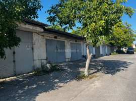 Продаётся хороший каменный гараж после ремонта в Инкермане. Свет ,...