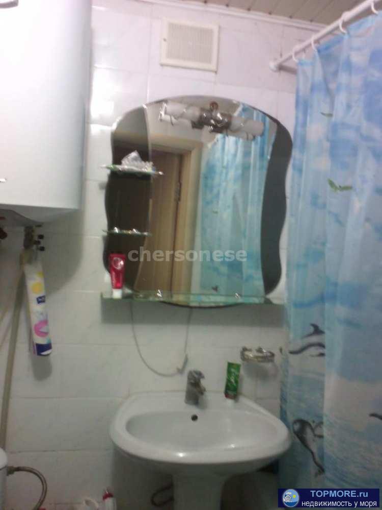 Предлагается к продаже доля в двухкомнатной квартире.  Наличная форма расчета. Нотариальная сделка. Продается 1/4... - 1