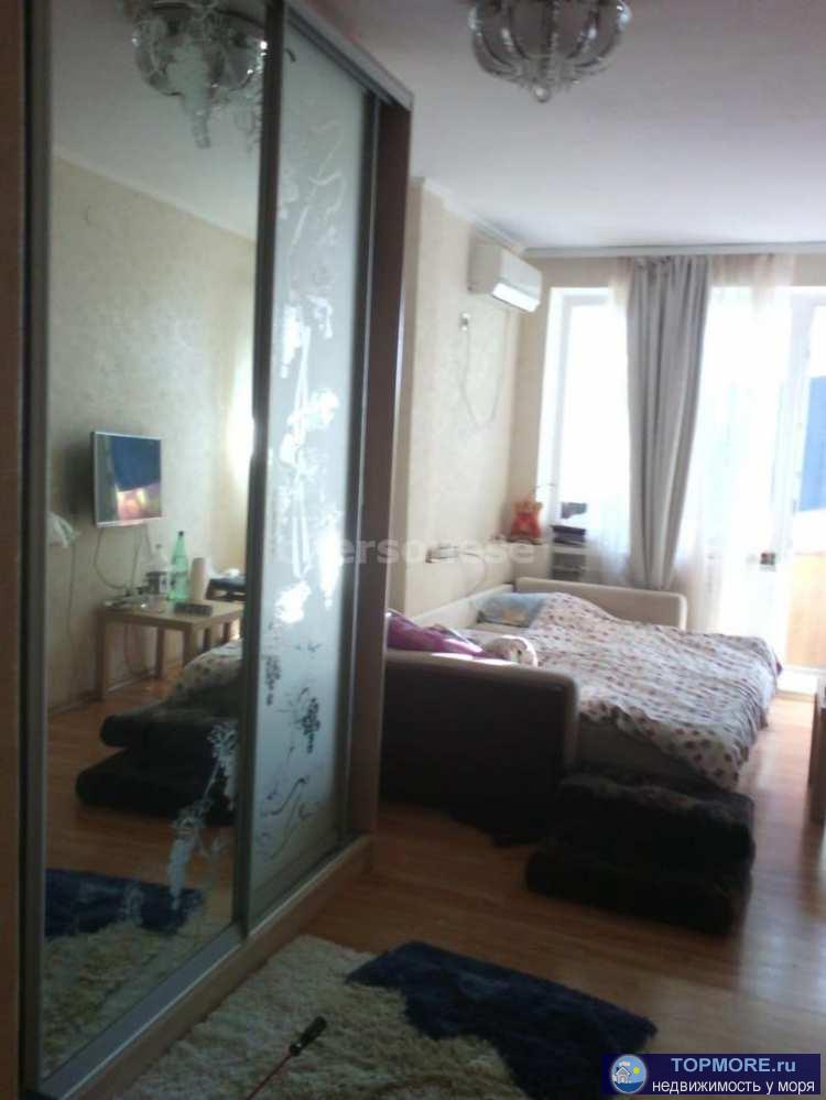 Предлагается к продаже доля в двухкомнатной квартире.  Наличная форма расчета. Нотариальная сделка. Продается 1/4... - 2