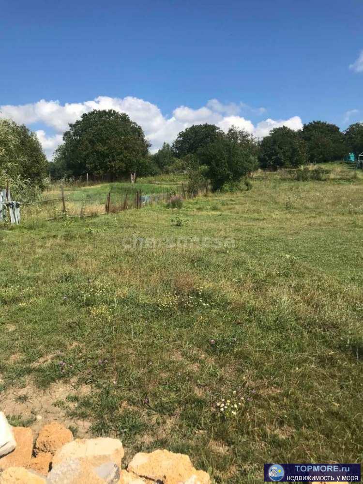 Продается ровный участок с шикарным видом на долину.  Коммуникации по границе, газ в перспективе. Вторая линия от...