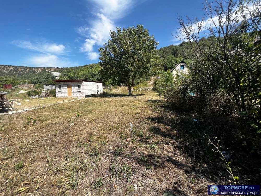 Продаётся земельный участок 4,6 сотки СТ Лесная Поляна г. Инкерман. Участок ровный , находиться рядом с лесом ....