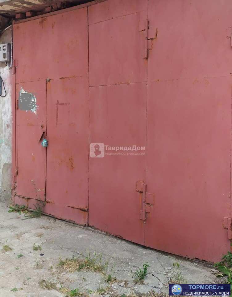 Продам гараж 12х4м, 2 линия, до моря 30м, ОВМСРЛОО  'Прибой', р-н Карантин, г. Феодосия. Продается по членской...