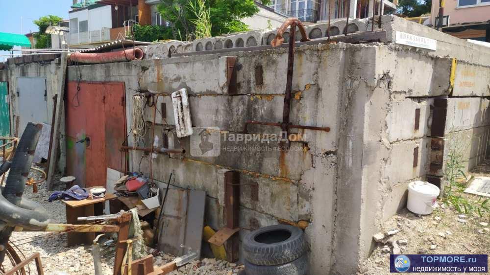 Продам большой гараж 60м2 в 10 метрах от моря,  ОВМСРЛОО 'Прибой', г. Феодсия. Гараж для большой лодки, рядом вода,... - 1