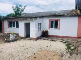 Продам домовладение состоящие из 2-х домов 
общей площадью 160 м2...