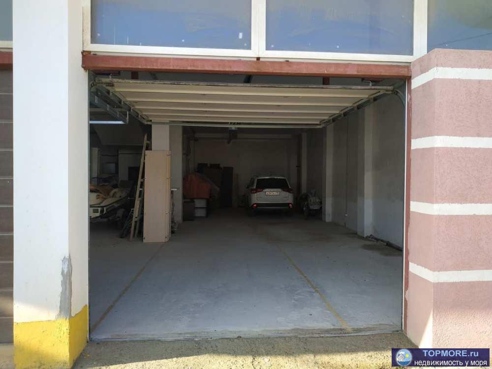 Продам машиноместо в жилом доме по ул, Парковая, д.8/24 (заезд с ул. Щитовая). Паркинг расположен в цокольном этаже....