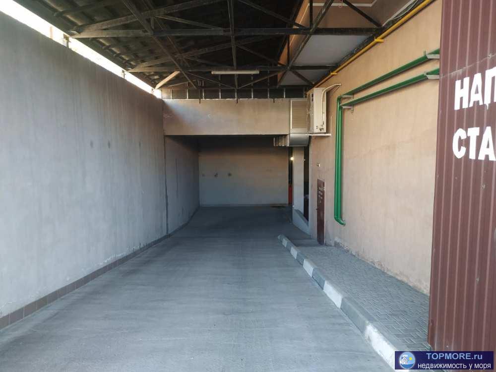 Продам машино-место в жилом доме по ул, Загородная балка, 2-Г. Паркинг расположен в цокольном этаже. Площадь... - 2