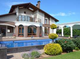 Продается современный, просторный и оснащенный под ключ,...