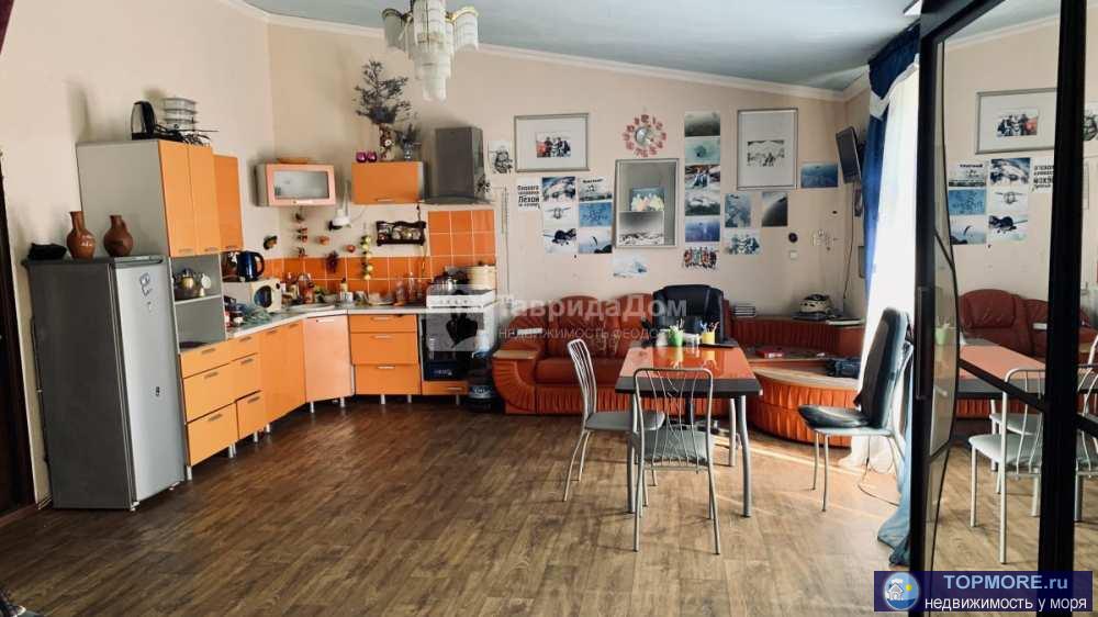 Продам 2-х этажный жилой дом 210 кв.м., на уч.  6,22 сотки, ул. Вересаева, Коктебель, Феодосия. На первом этаже дома...