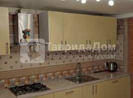 СРОЧНАЯ продажа 3-х этажного жилого дома 
со всеми коммуникациями,...