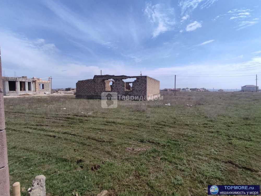 Продам участок 8 соток, Аджиголь ул. Школьная,  г. Феодосия. На участке недострой. По границе участка: газ, вода,... - 1