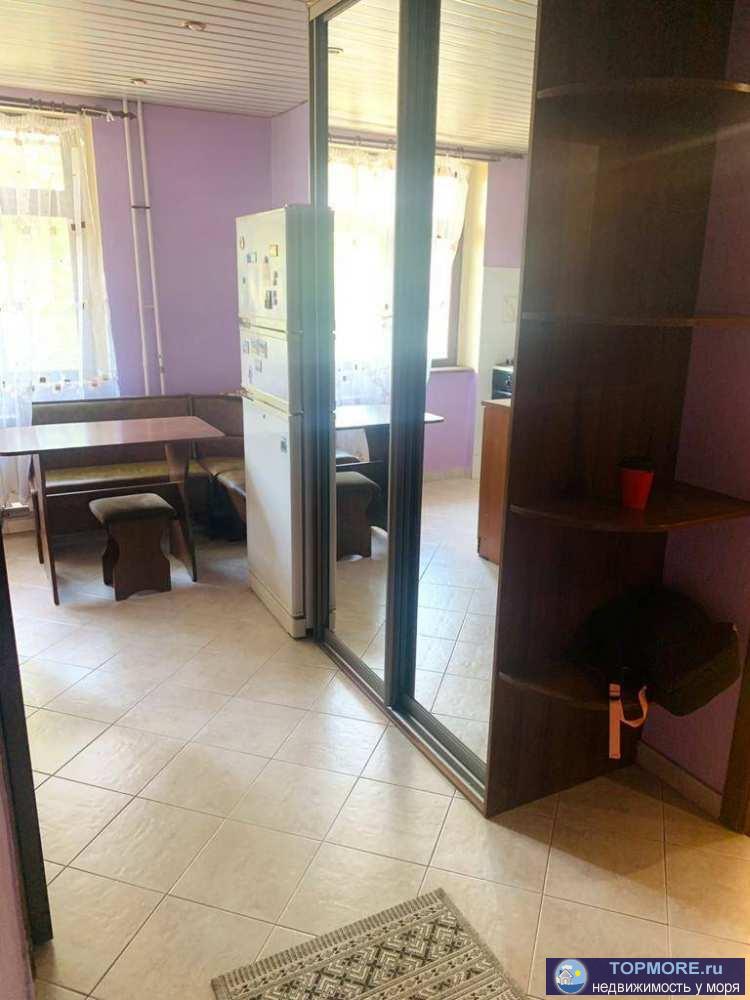 Лот № 162546. Продаю квартиру в Сочи, центр, в районе Ареда.- Общая площадь 40 м2.- Большая, уютная комната....