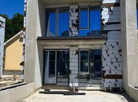 Продается таун-хаус в кп Солнечные сады. 
2 этажа. В доме...