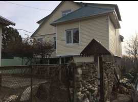 Утопающий в зеленых садах дом  для большой семьи
Из керамзитблоков...