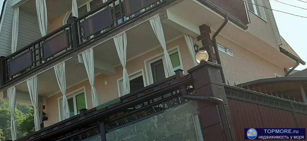 Продаю дом в мкр. Мамайка c прекрасным видом на море. Земельный участок 3,5 сотки в собственности. На 2-ом и 3-ем...