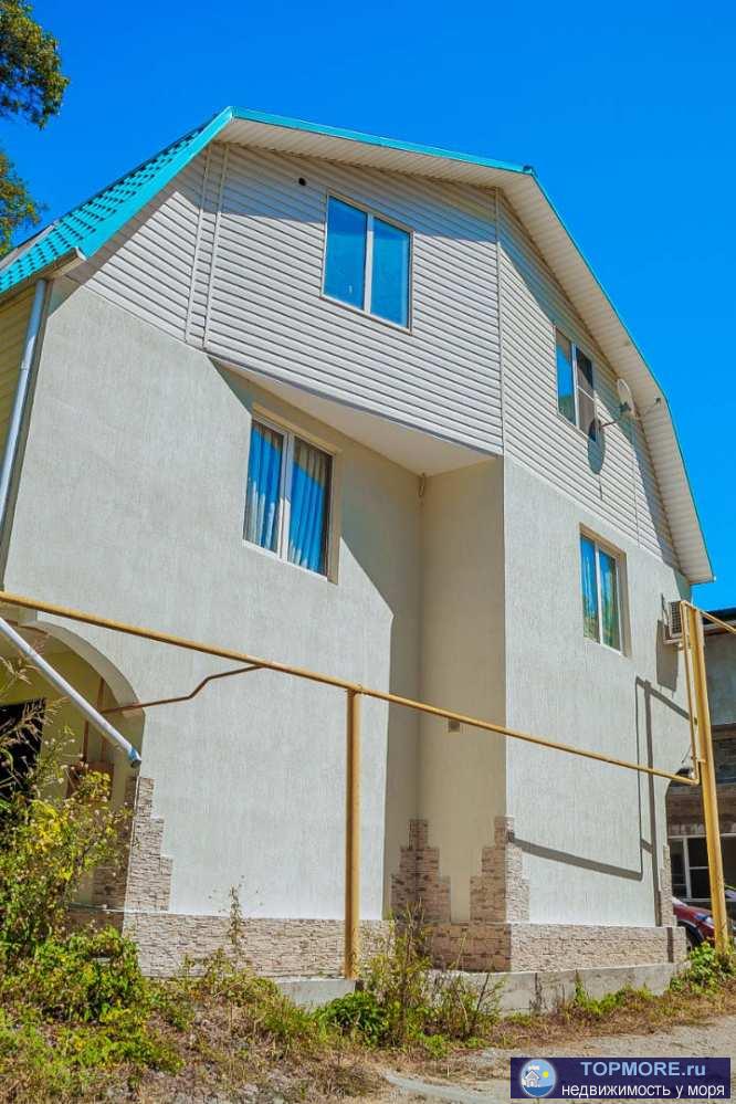 Лот № 160528. Продается просторный дом в Лоо, Лазаревский район, на ул. Декабристов. Общая площадь - 200 м2, также...