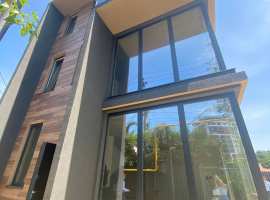 Продаю коттедж в посёлке бизнес-класса, который расположен в центре...