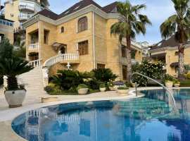 Характеристики объекта
Гостевой дом 325 м2:
1 этаж – гараж на 2...