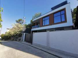 Дом расположен в Центральном районе, по ул. Ландышевая, 235м2+105м2...