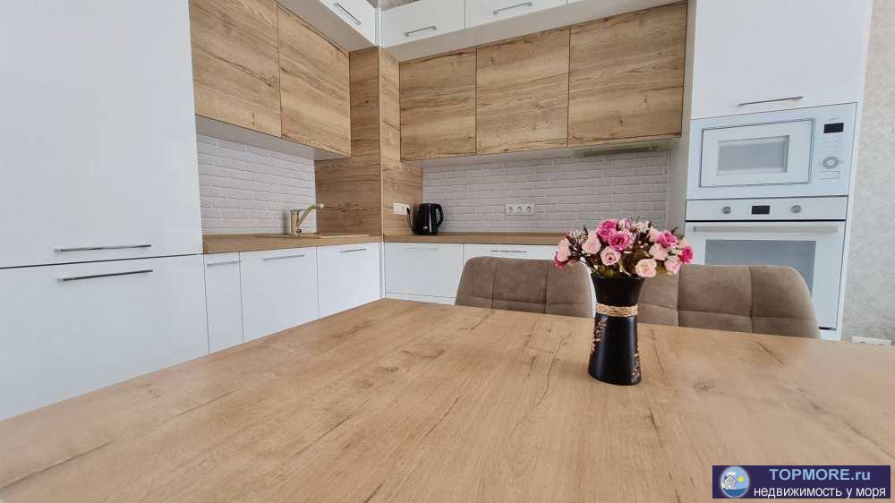 Великолепный Таунхаус в пешей доступности к морю.  Первый этаж возможно рассматривать в качестве изолированной студии...