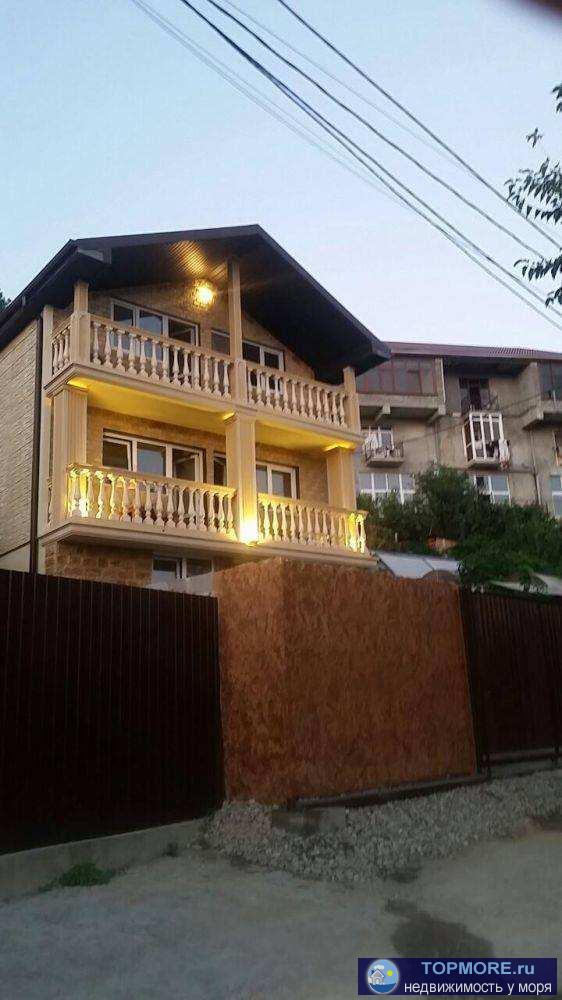 Продам 3-этажный дом площ. 154 кв. м. документы готовы, рядом есть магазины, остановка, аптека  Первый этаж:...