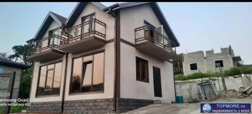       В продаже просторный дом в Сочи, район Дагомыс.  Дом площадью 140 кв.м. в продаже с предчистовой внутренней...