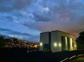 Лот № 157088. 
Роскошный дом . 
Дом расположен в тихом живописном...